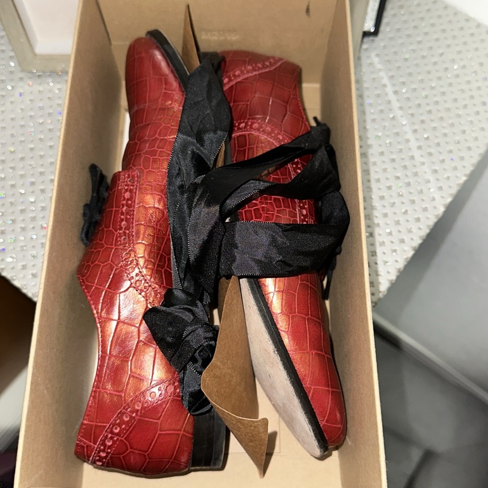 Cole Hann Women's Bresyln Oxford in Red Gold Metalic Croc - Picture 6 of 8
